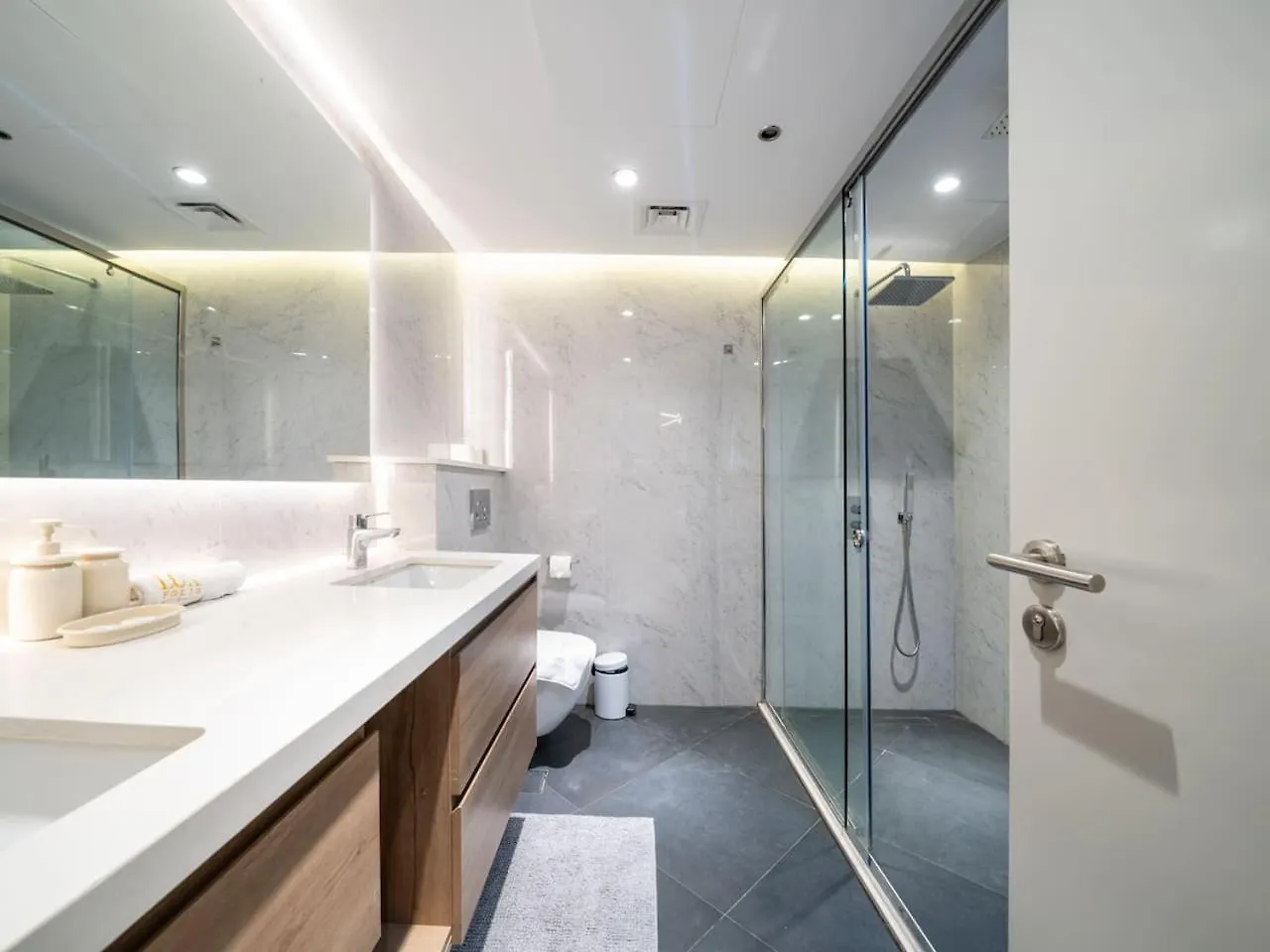 Waterfront Dubai Marina 3-Bedroom Sanctuary United Arab Emirates