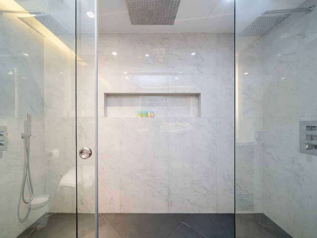 Waterfront Dubai Marina 3-Bedroom Sanctuary